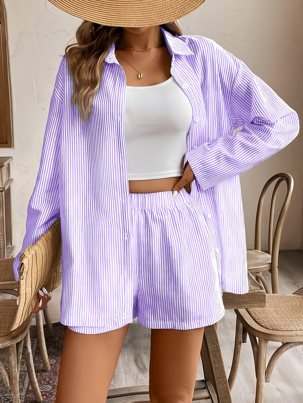 Conjunto Elegante de Camisa a Rayas y Shorts para Mujer – Estilo Casual y Moderno de Verano