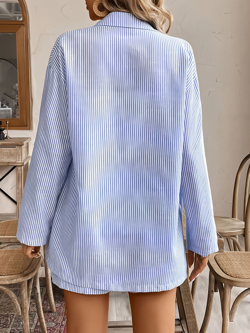 Conjunto Elegante de Camisa a Rayas y Shorts para Mujer – Estilo Casual y Moderno de Verano